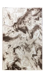 Covorul SOHO Brown Marble Flow impresionează printr-un design abstract fluid, inspirat din mișcarea naturală a marmurei în nuanțe calde. Tonurile de maro, bej și crem se împletesc armonios, creând o compoziție elegantă și echilibrată, perfectă pentru interioare primitoare și sofisticate. Modelul sugerează o mișcare organică, aproape picturală, care adaugă profunzime și textură fără a încărca vizual spațiul. Este ideal pentru amenajări moderne sau contemporane, unde se dorește o atmosferă relaxantă, dar cu personalitate. Se potrivește excelent în livinguri spațioase sau dormitoare confortabile, completând armonios mobilierul în tonuri naturale. Realizat dintr-o combinație rezistentă de 30% poliester și 70% polipropilenă, covorul oferă durabilitate ridicată și o textură plăcută la atingere. Firul cu înălțime de 10 mm asigură un confort optim, fiind potrivit pentru utilizare zilnică fără a-și pierde forma sau aspectul. Întreținerea este simplă și eficientă, covorul fiind conceput pentru a nu reține murdăria în profunzime. Este complet compatibil cu aspirator robot, ceea ce îl face ideal pentru locuințele moderne. În plus, poate fi utilizat pe încălzire în pardoseală, contribuind la o distribuție uniformă a căldurii. SOHO Brown Marble Flow este un covor premium pentru living sau dormitor, care aduce căldură, eleganță și funcționalitate în orice spațiu.